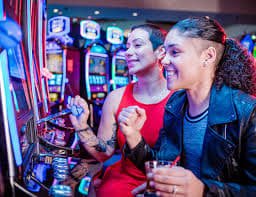 Live Casino တိုက်ရိုက်ထုတ်လွှင့်မှု - real dealer ဂိမ်းများ